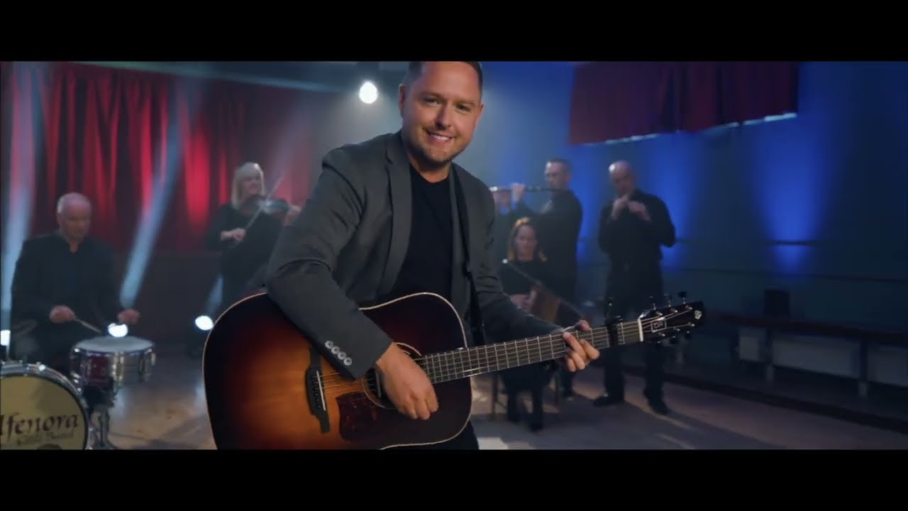 Derek Ryan & The Kilfenora Céilí Band - In Between The Jigs & The Reels (Official Video)