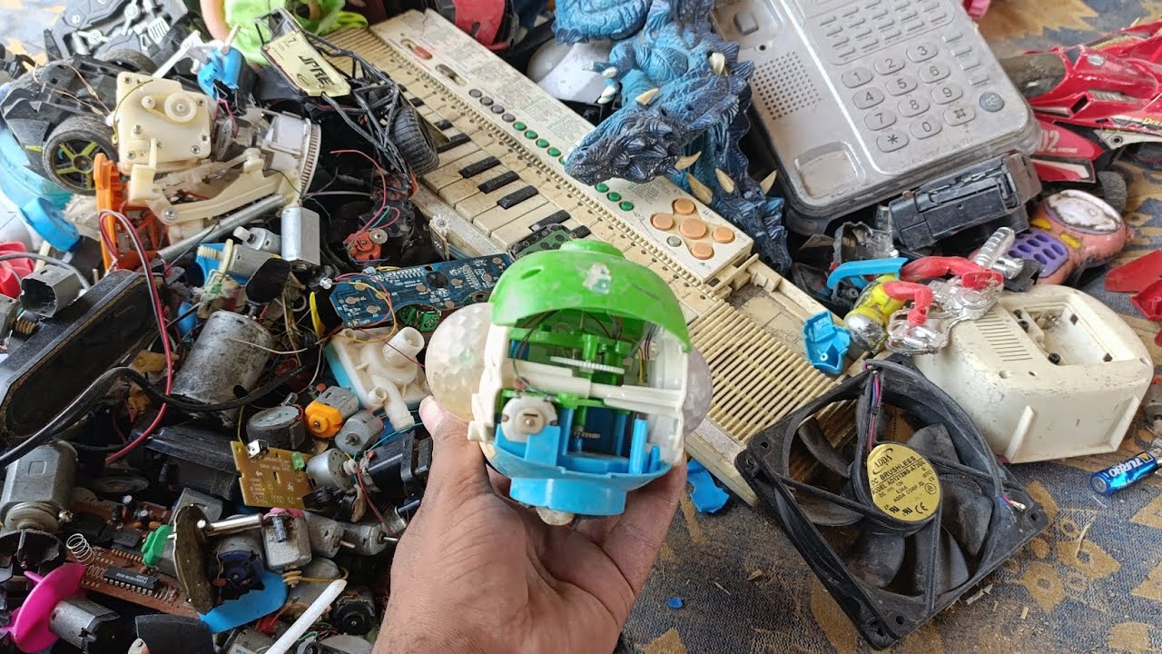 how to make awesome ideas from scrap /breaking and opening toys /dcmotor fan /bluetooth speaker