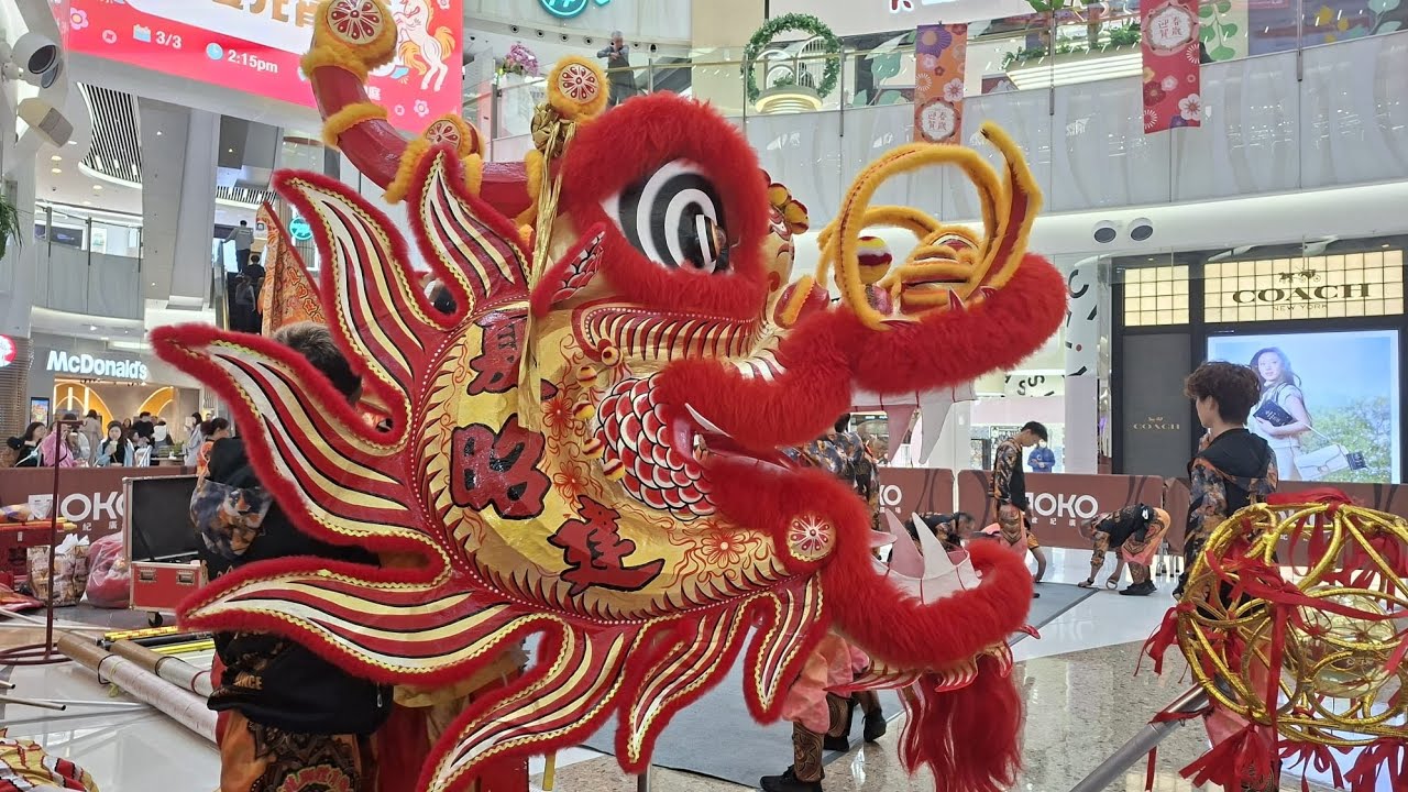 旺角moko商場醒獅表演｜又噴又射非常精彩