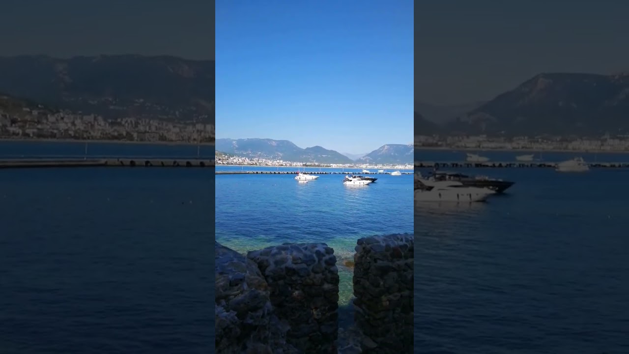 Бухта Алании, Турция. Вид с крепостной стены. Alanya bay view from wall. 06.2023.