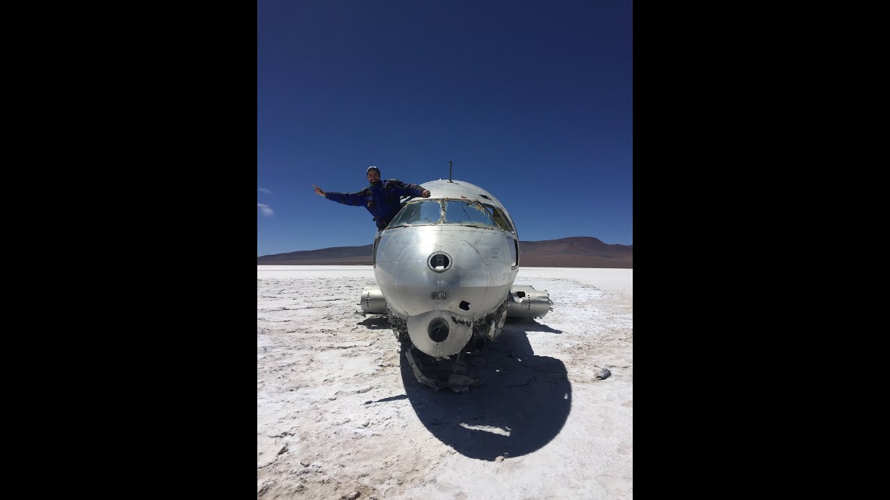 La historia del avión abandonado en la Laguna Brava.