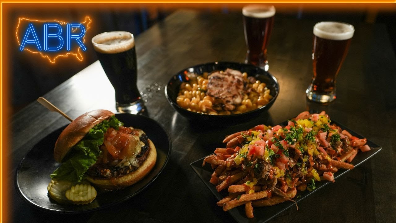 Изысканная еда, напитки и развлечения — пивоварня Steamworks Brewing Company
