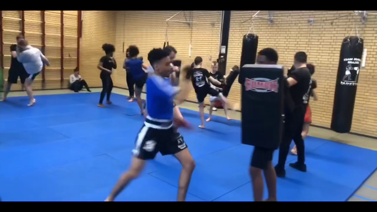 Trap kussen training & Cardio boxing by Team Soares in Rotterdam