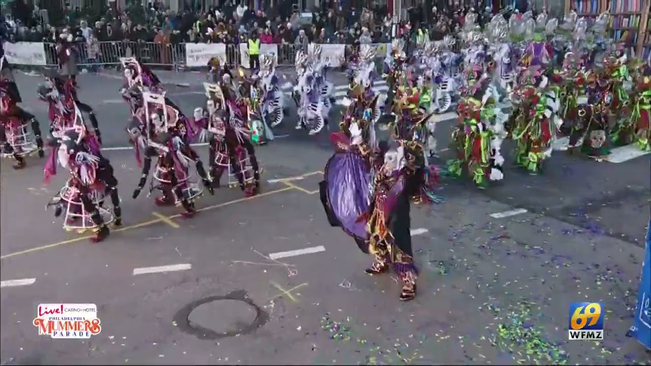 Выступление судей на трибуне South Philly String Band 2025