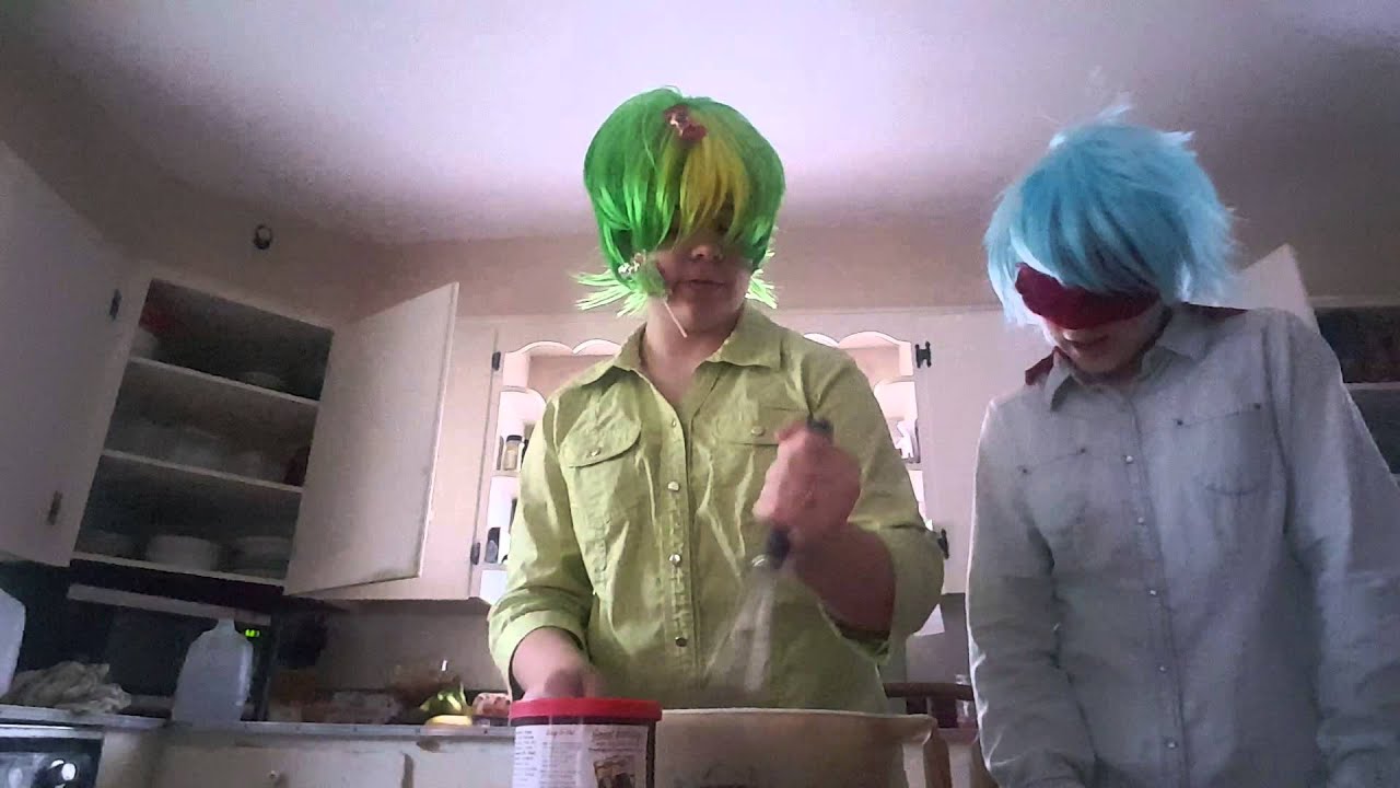 ♡happy tree friends♡ Nutty tries to make cake with Splendid