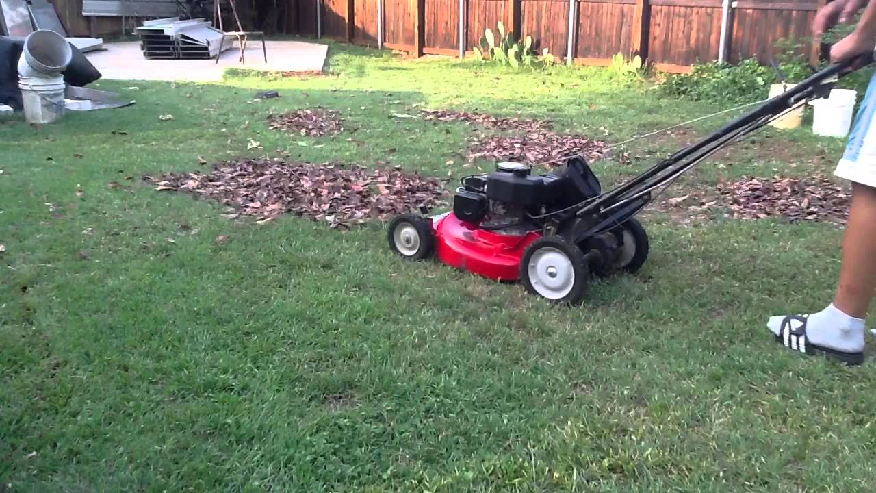 Snapper 21 commercial mower mulching leafs part 1