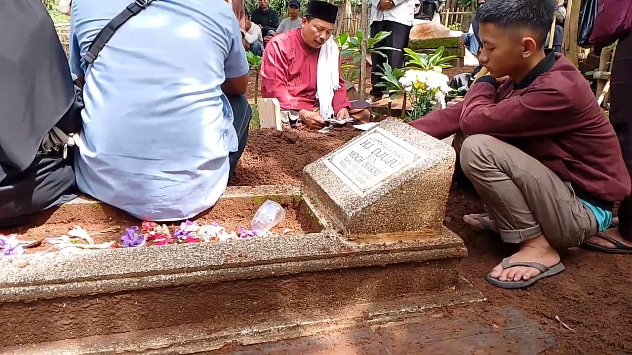 Semoga Khusnul khatimah nenek ku..semoga amal ibadahnya diterima oleh Allah SWT 