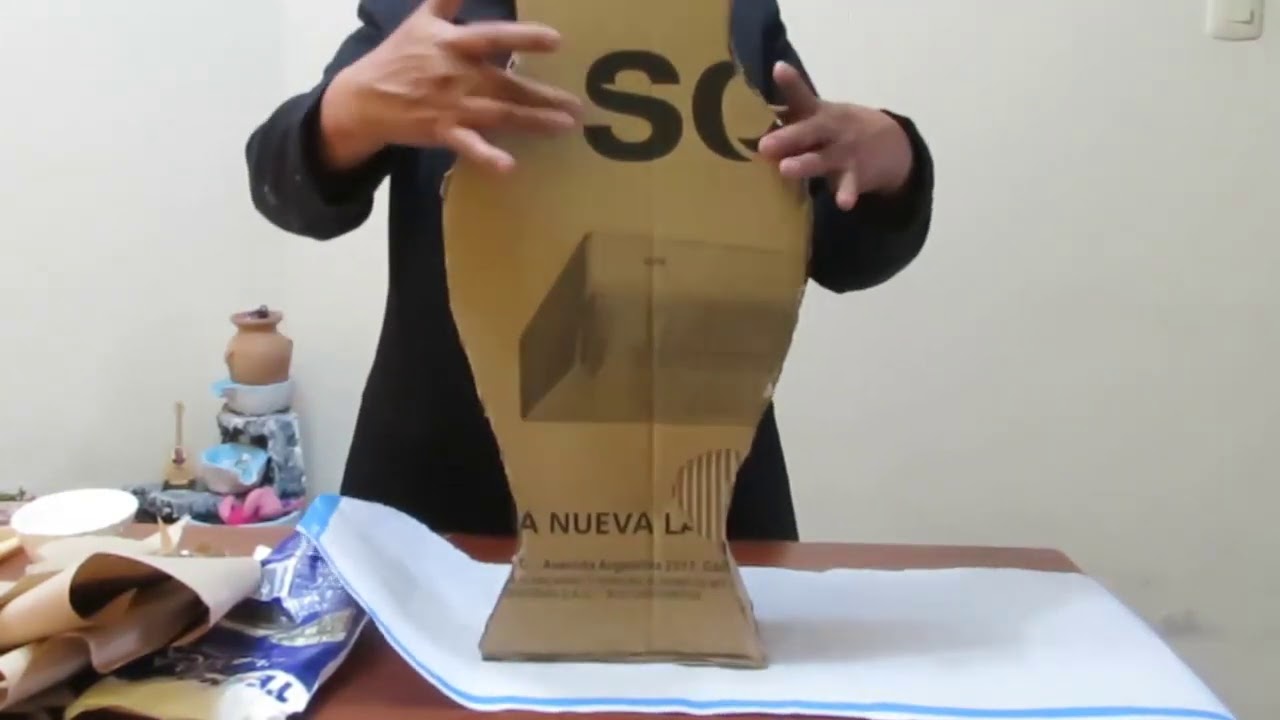 Jarron elaborado con la tecnica de cartapesta parte 1