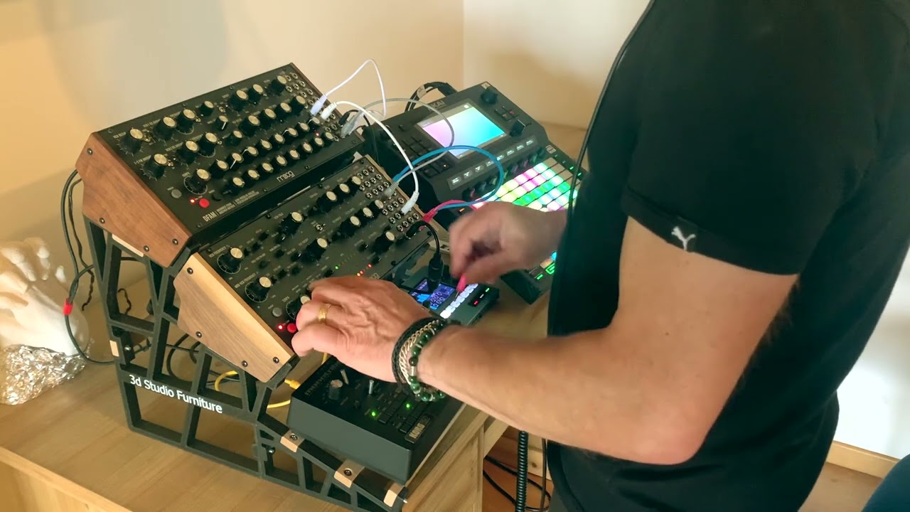 Alex Fain Techno Live improv (Force+DFAM+Labirynth+Monotribe)