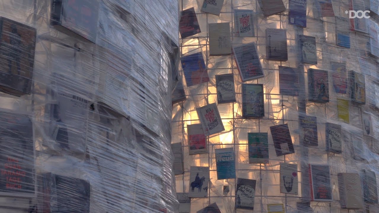 DOCUMENTA 14: 'The Parthenon of Books' - Marta Minuj&iacute;n (2017)