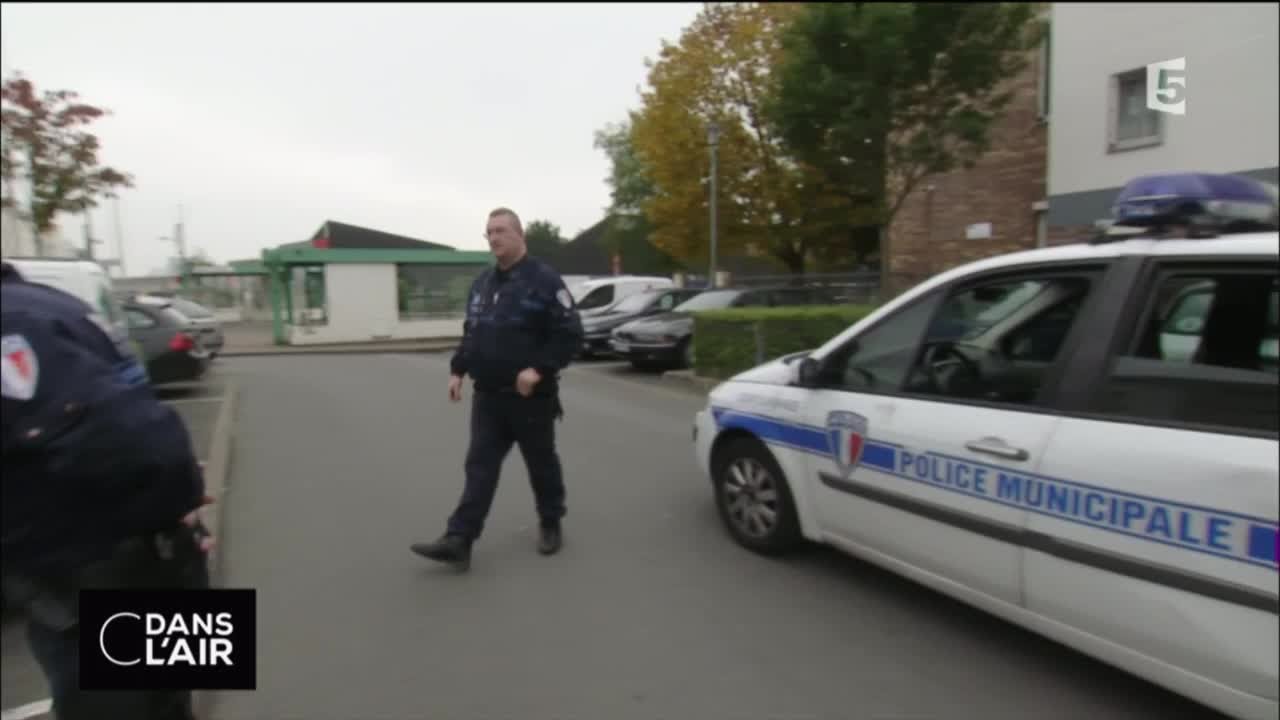 Policiers nationaux, policiers municipaux : mêmes revendications ? #cdanslair 27/10/2016