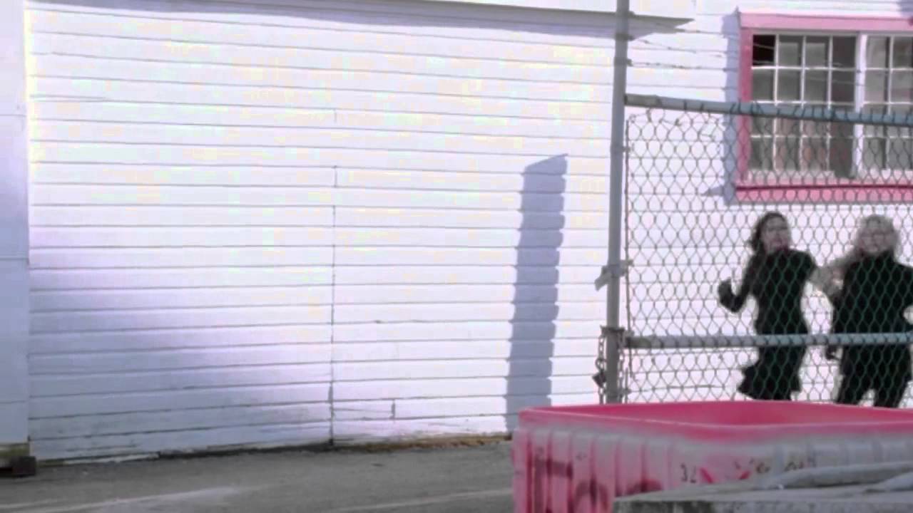 Once upon a time s02e22 Hook comes back + Henry goes through a portal