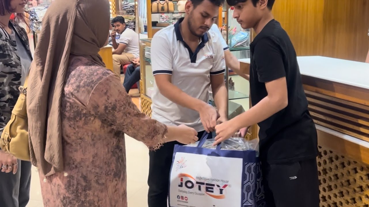 ঈদ শপিং করতে এসে কি কি কেনাকাটা করে ফেল্লাম ||Ms Bangladeshi vlogs ||