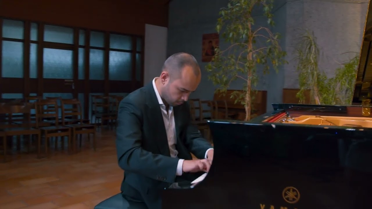 François-Xavier Poizat plays 