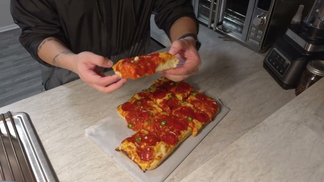 Приготовление фокаччи с пиццей...