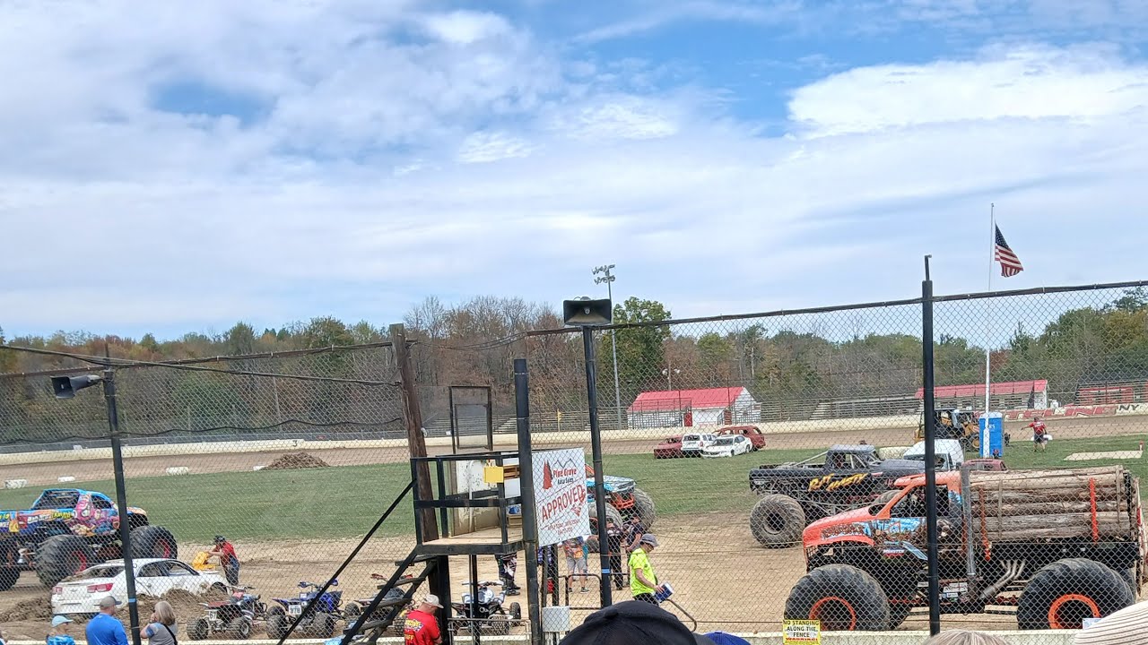 Monster truck show at stateline speedway ny