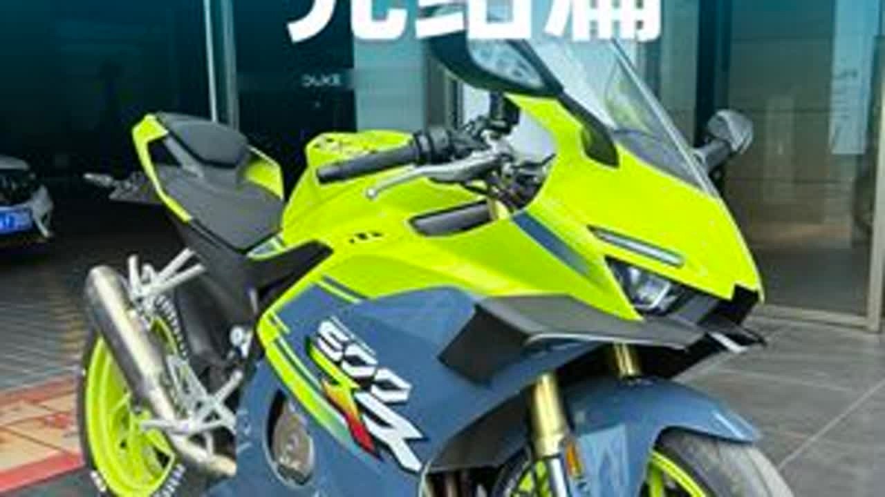 张雪500双R值不值得入？ 老手可以，新手不建议，还有：关于大家呼声最高的震动，我个人是能接受的，基本上也就这样了，完结！#机车 #张雪500rr #防赛