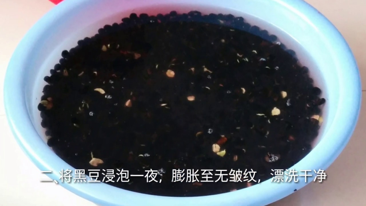 自制顶级黑豆酱油教程/晒足365天的固态法酱油/DIY酿制纯天然黑豆荫油/拍的没有李子柒的自制酱油片唯美请大家包容一下
