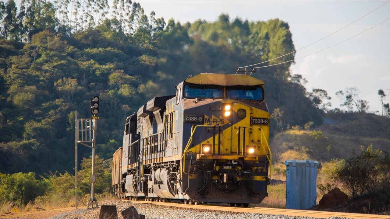 Trens chegando no pátio P1-14 na Ferrovia do Aço