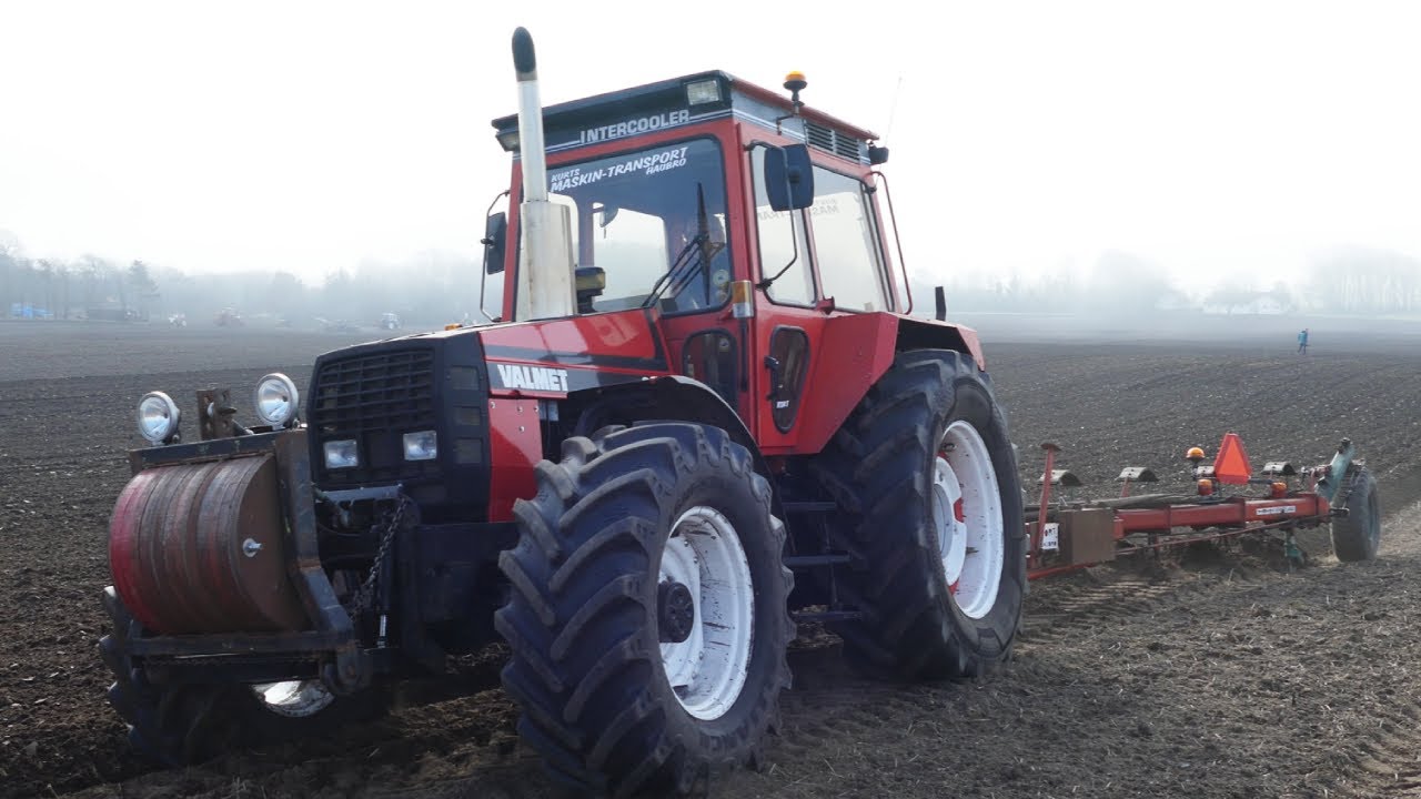 LOUD Valmet 2105 Plowing With A 6-Furrow Plow