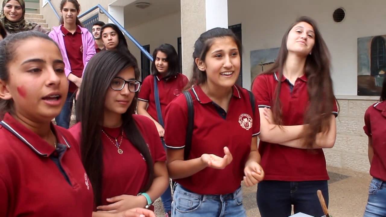 سوق في ساحة ثانوية البطوف عرابه