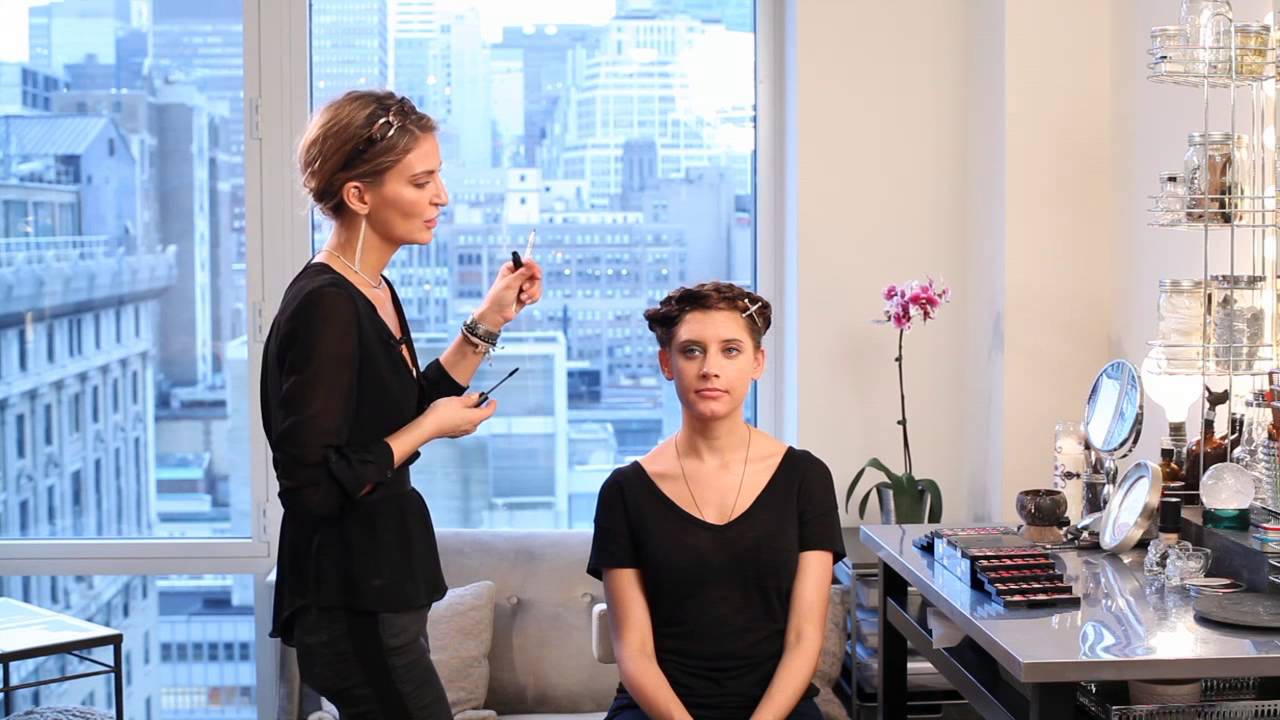How to: Makeup Ideas Using Green, Blue, Black & White : Hair & Makeup Tips