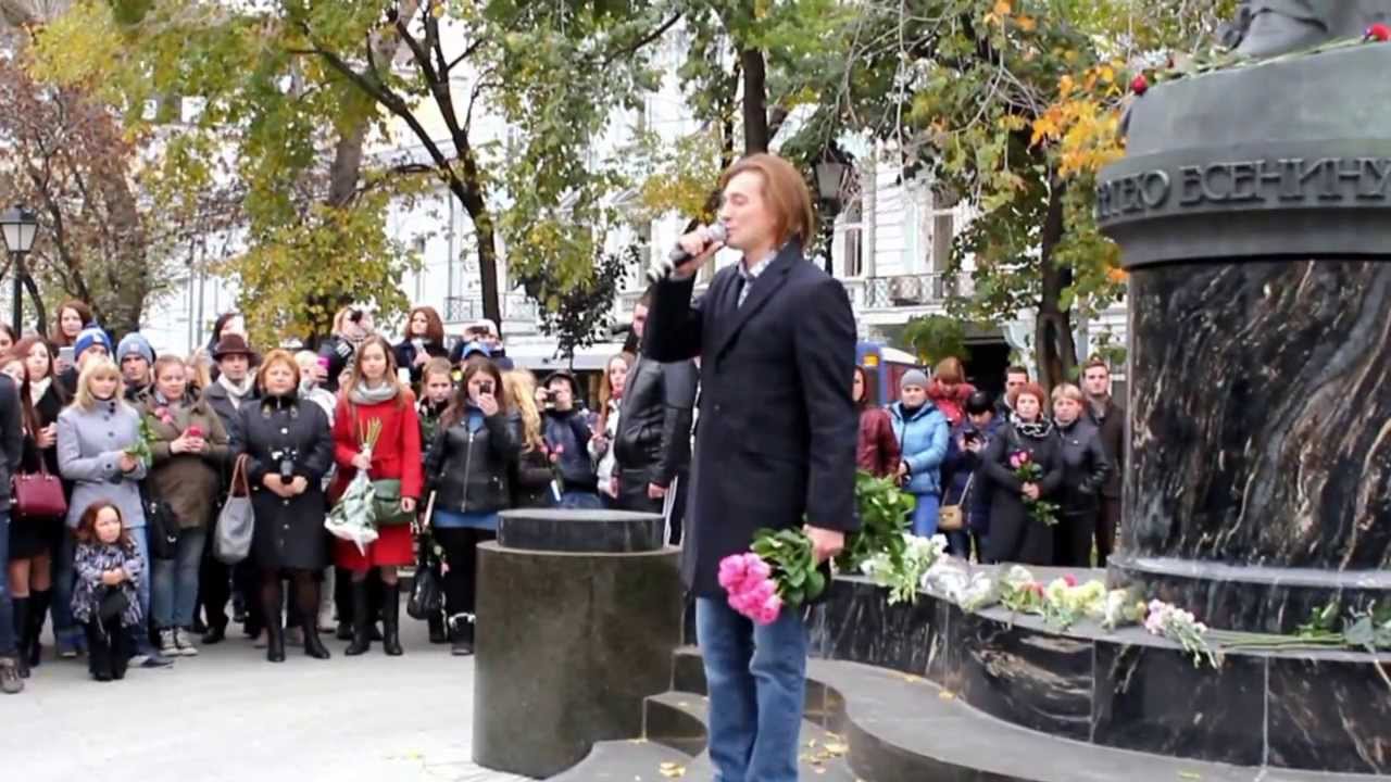 С Безруков Есенинский флешмоб 3 10 2013