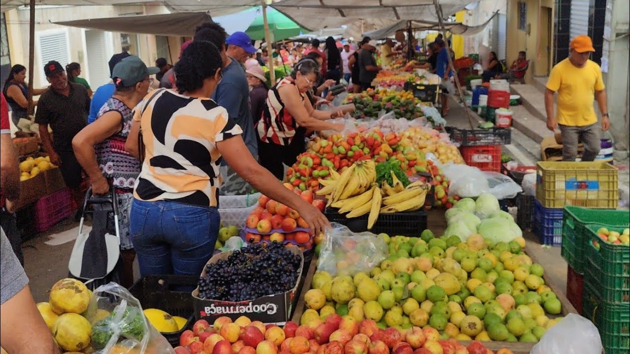 Feira com fartura em Capoeiras-PE 06/03/26