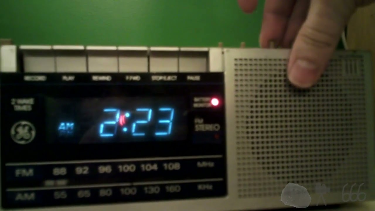 General Electric 7-4965A FM Stereo Clock Radio With Cassette
