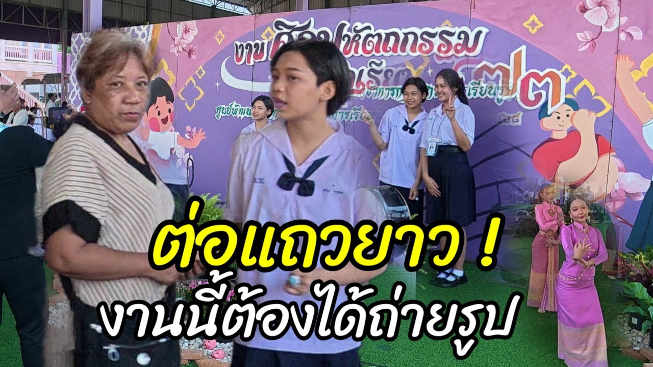 คุณครู และเพื่อนๆ นักเรียน กล้องถ่ายรูปกับน้องต้นข้าว งานศิลปหัตถกรรม