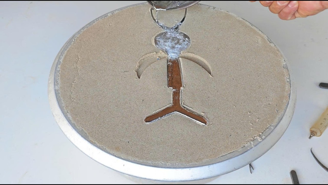 Metallurgy: Aluminum Melting on Sand Molds in the USA - Truly Clean video8