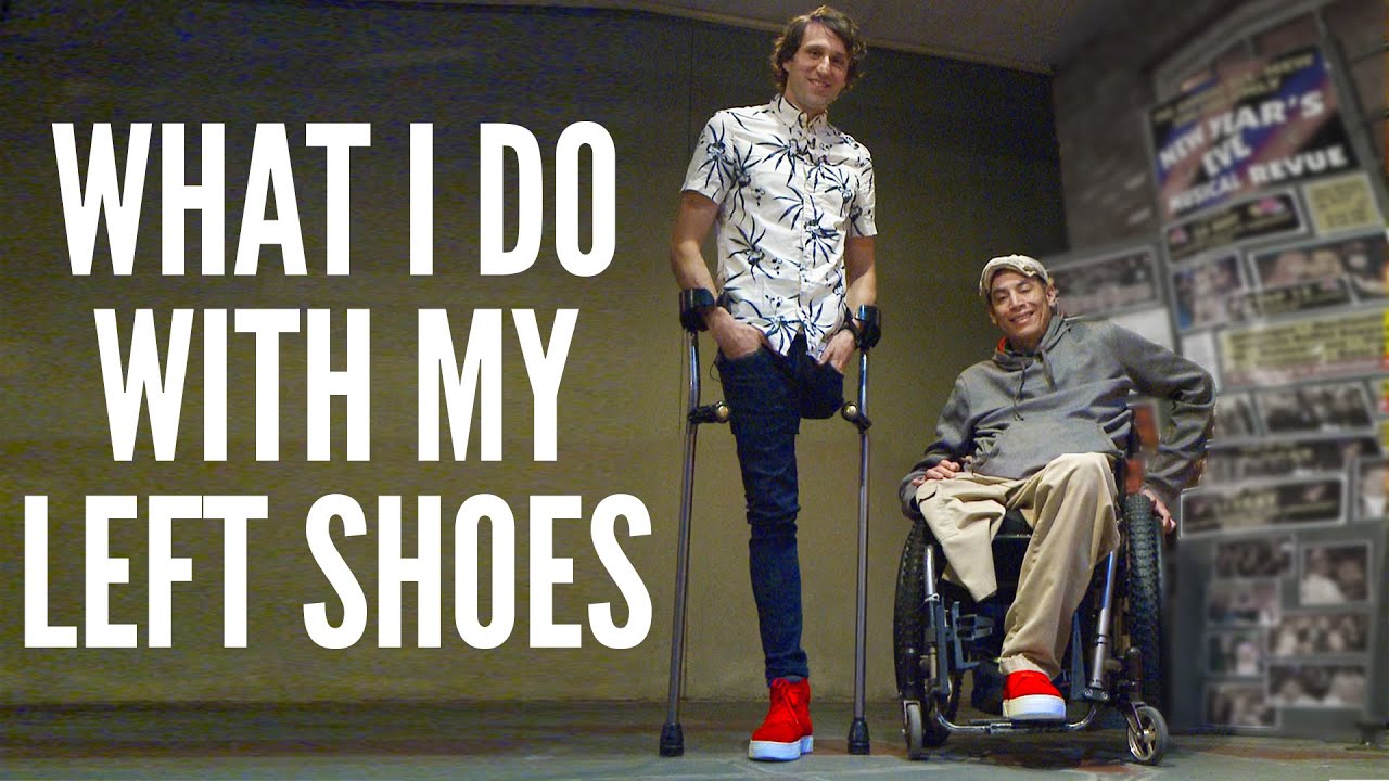 Что я делаю с левым ботинком 👟😂