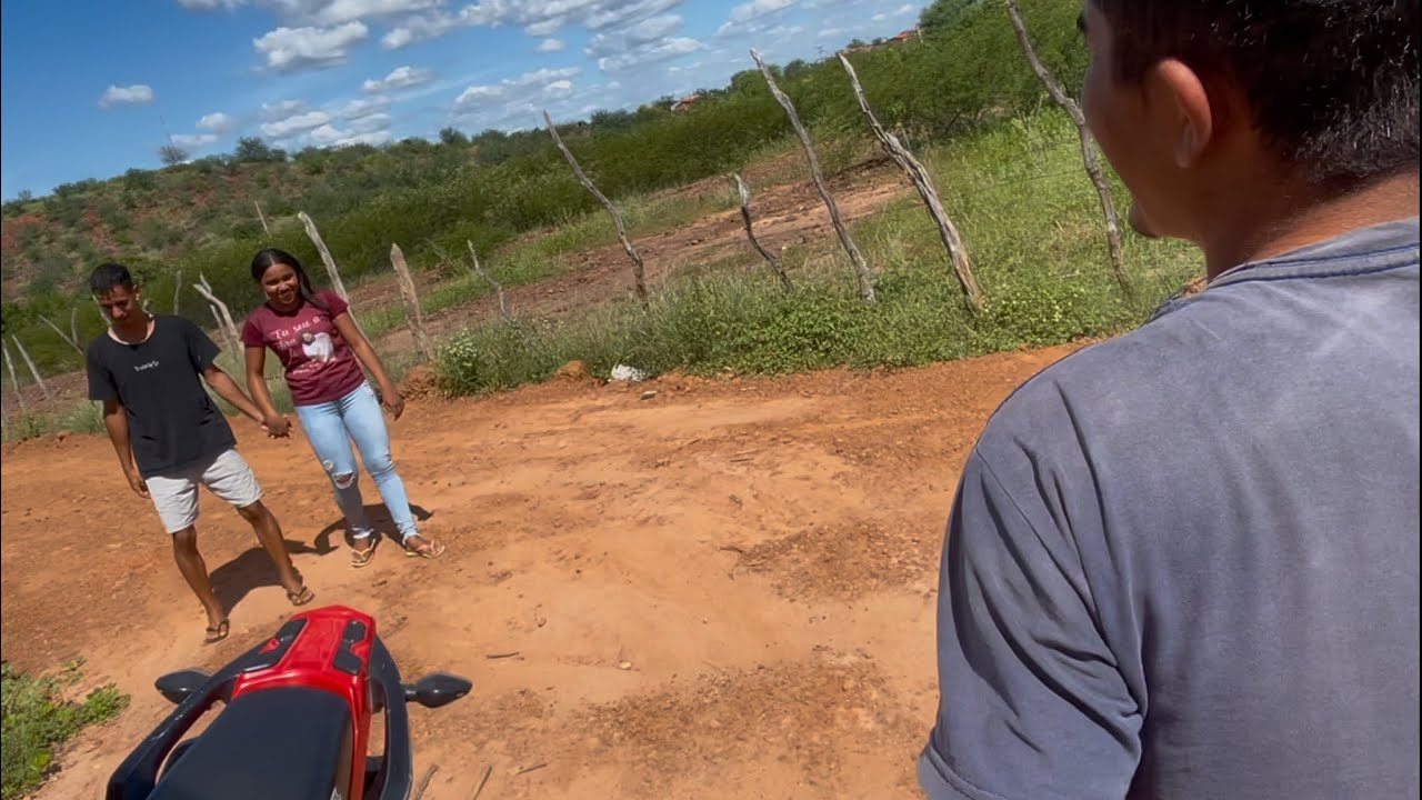VAQUEIRO ME PEGOU DE MÃO DADAS COM A MULHER DELE.