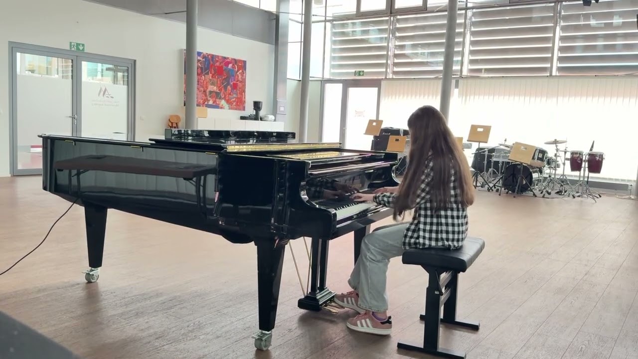 Frédéric Chopin Walzer Nr. 10 in h-Moll, Op. 69 Nr. 2. Oleksandra Petrulenkova (Klavier)