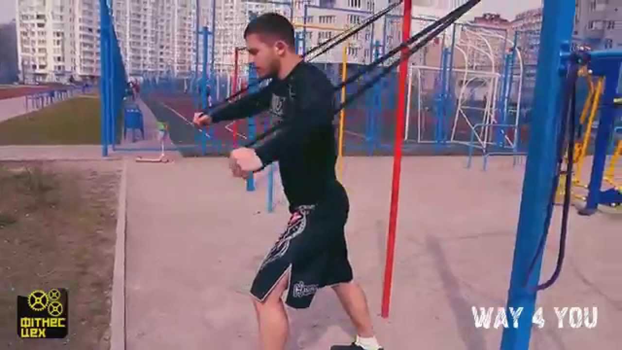 Уличная тренировка с резиновыми петлями