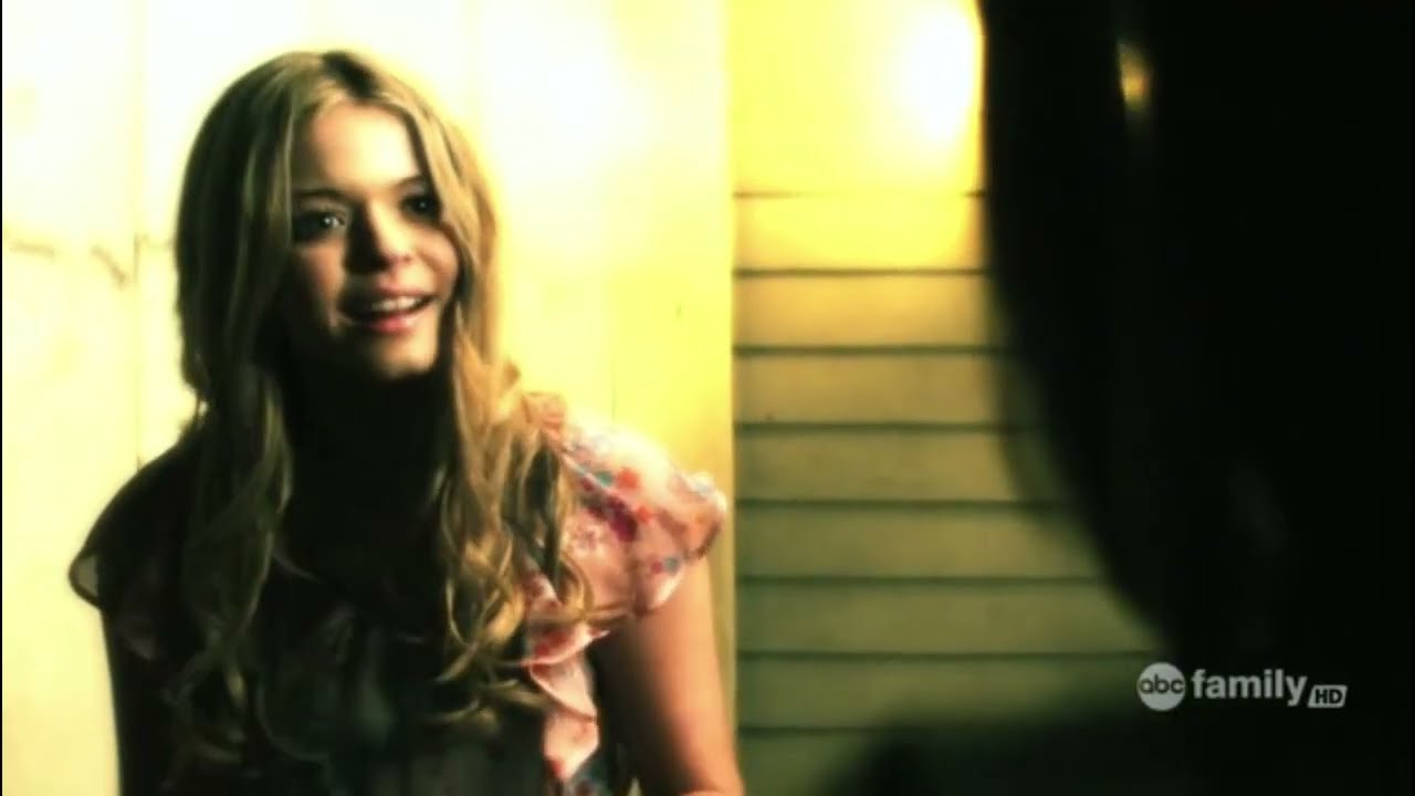 Girls Try On Clothes And Blind Jenna Marshall - Pretty Little Liars 1x02 Scene
