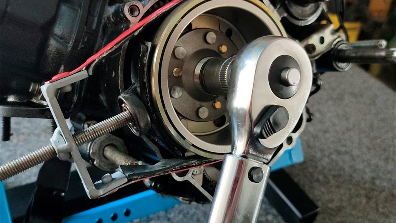 Como montar volante magnético e motor de arranque da Yamaha DT50 LCDE