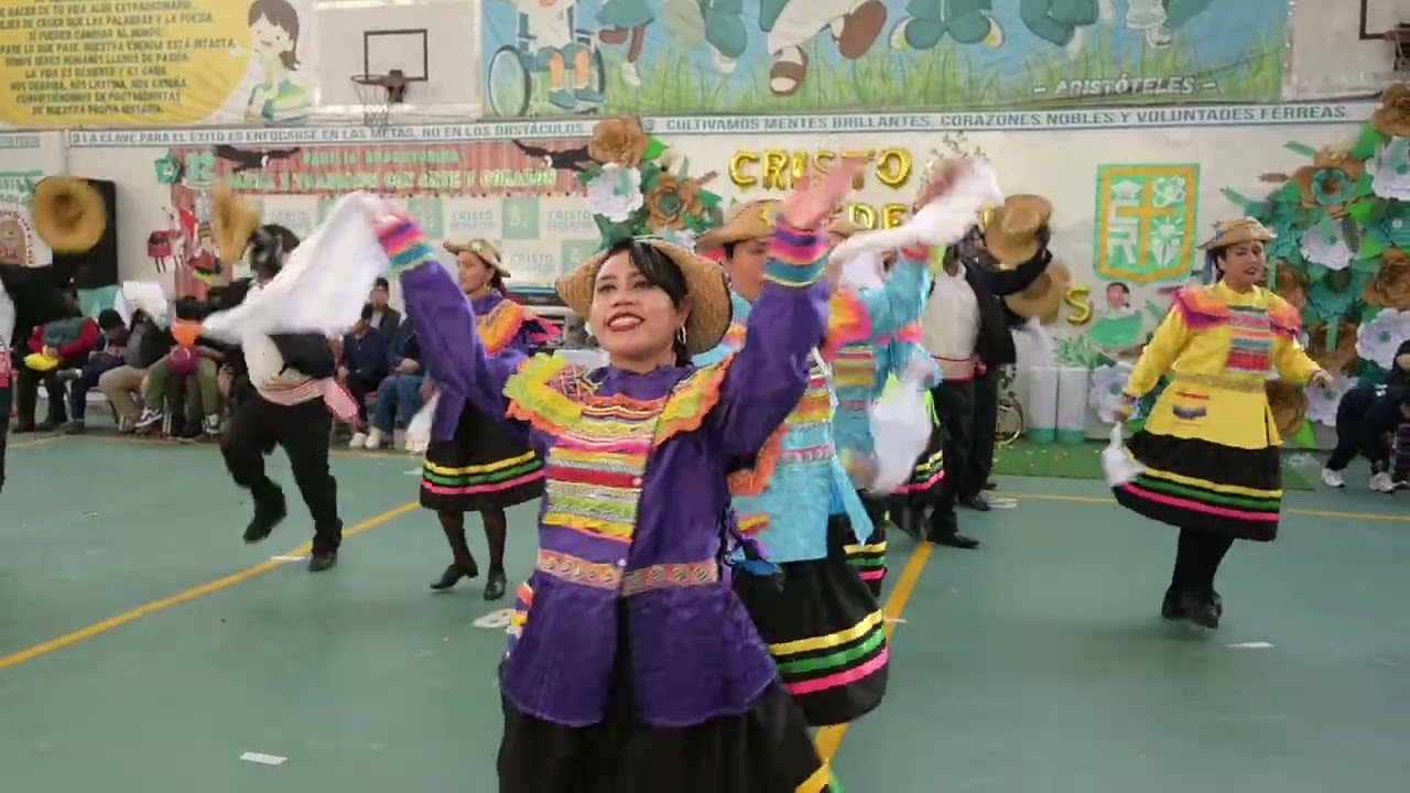 ¡El ejemplo que inspira! ❤️ Nuestros padres de familia brillan bailando 