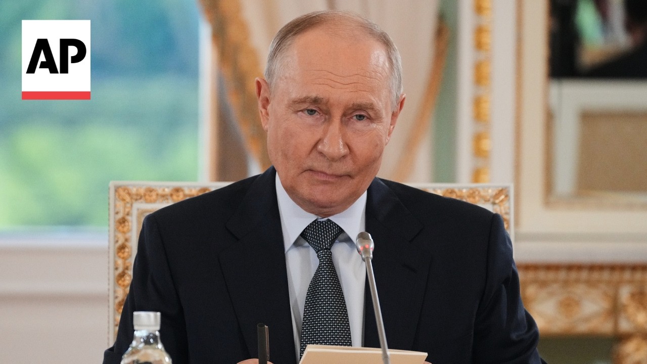 Putin answers questions from international media in two-hour meeting