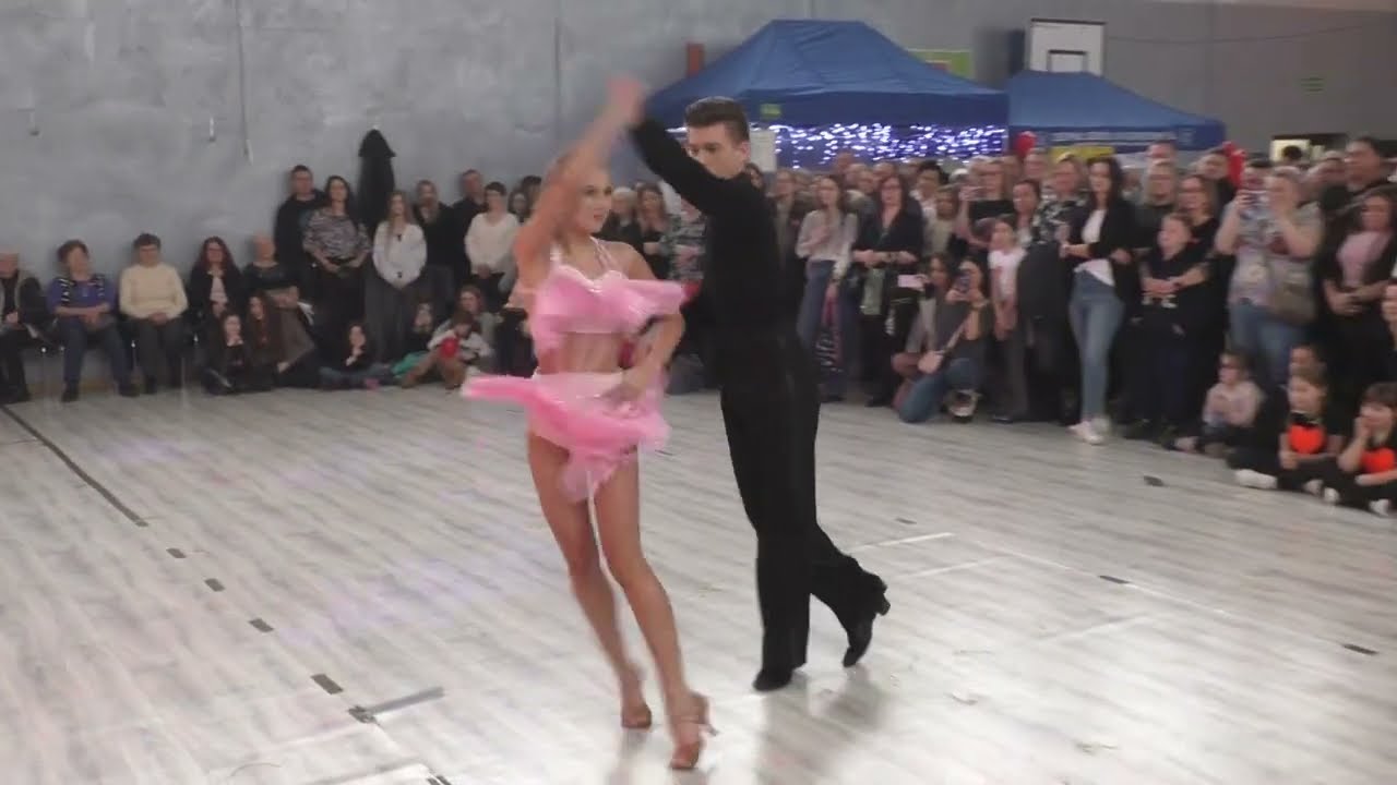 Rafał Grzebiela - Studio Tańca ISKRA 34 Finał WOŚP. Praszka 32. Reggaetón.Zumba.Muzyka latynowska.