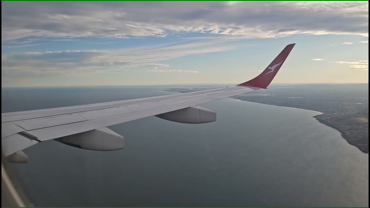Qantaslink Embraer 190 VH-UYR QF1927 Landing in Adelaide