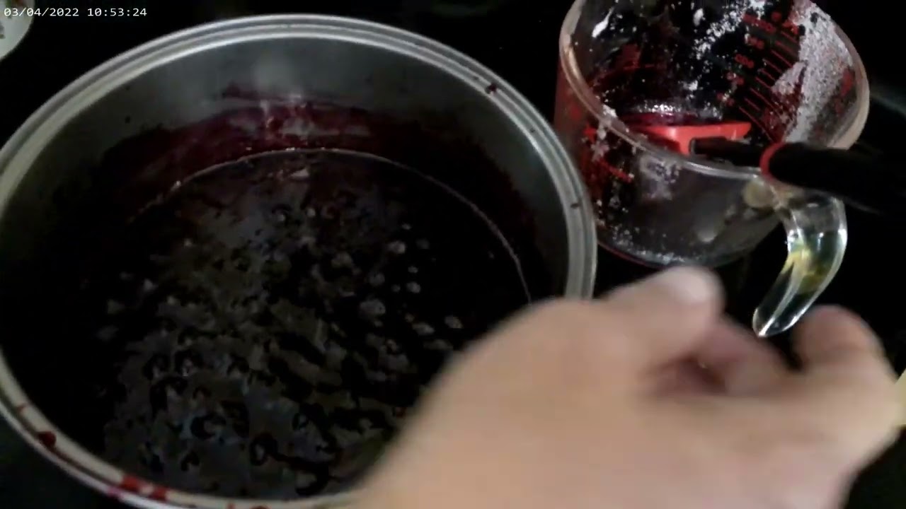 Making black current jam