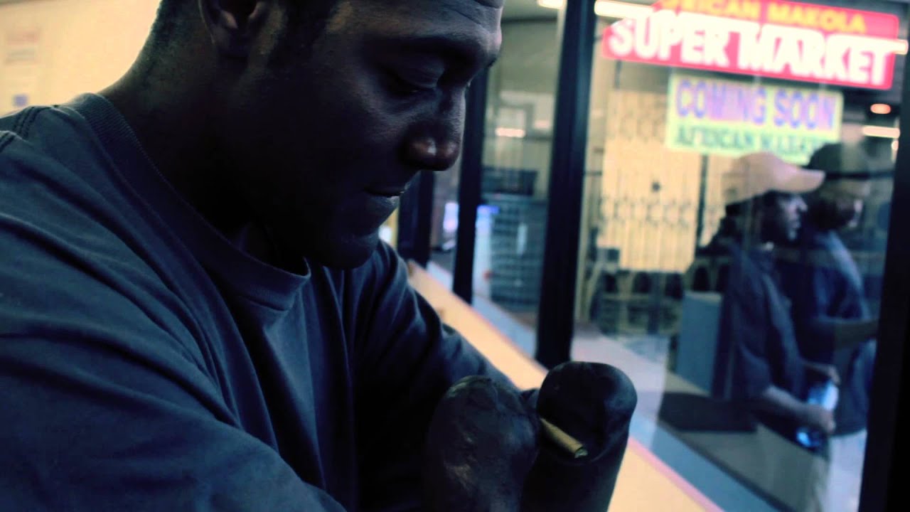 Man with NO HANDS rolls a blunt in 5 minutes