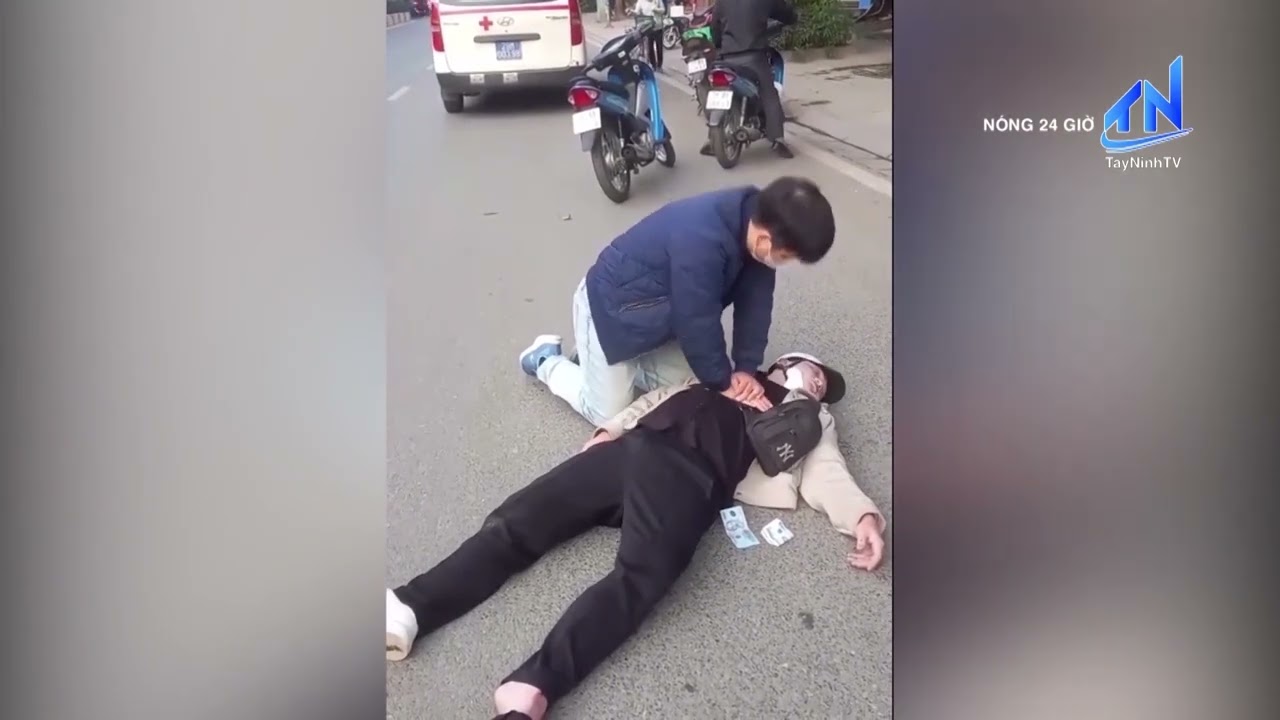 Bác sĩ kịp thời cứu sống nạn nhân ngừng tim trên phố | TayNinhTV