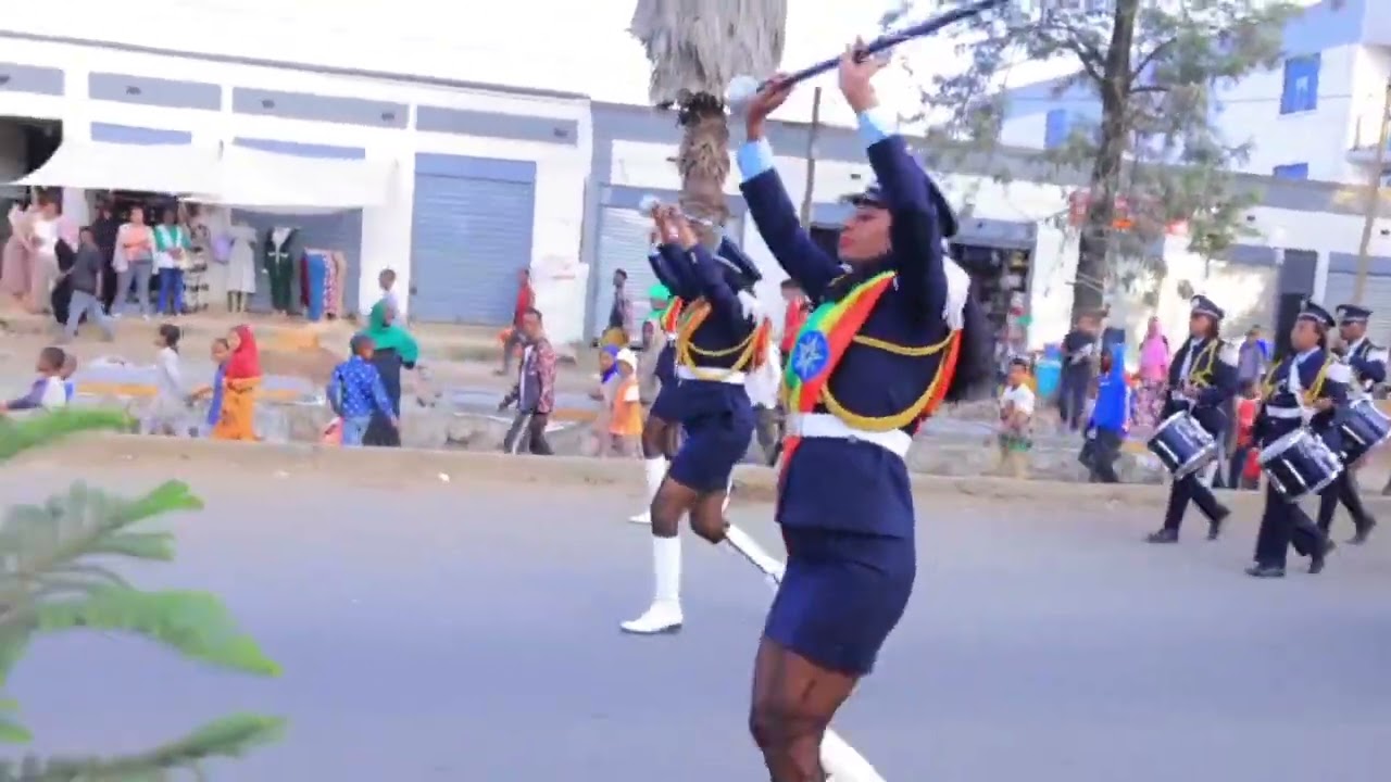 በጉራጌ ዞን ወልቂጤ ከተማ 20ኛውን የኢትዮጵያ ብሔር ብሔረሰቦችና ህዝቦች ቀንን በማስመልከት ፕሮግራሞችን ለማስጀመር የመጡትን ማርሽ ባንድ ትርዒት 