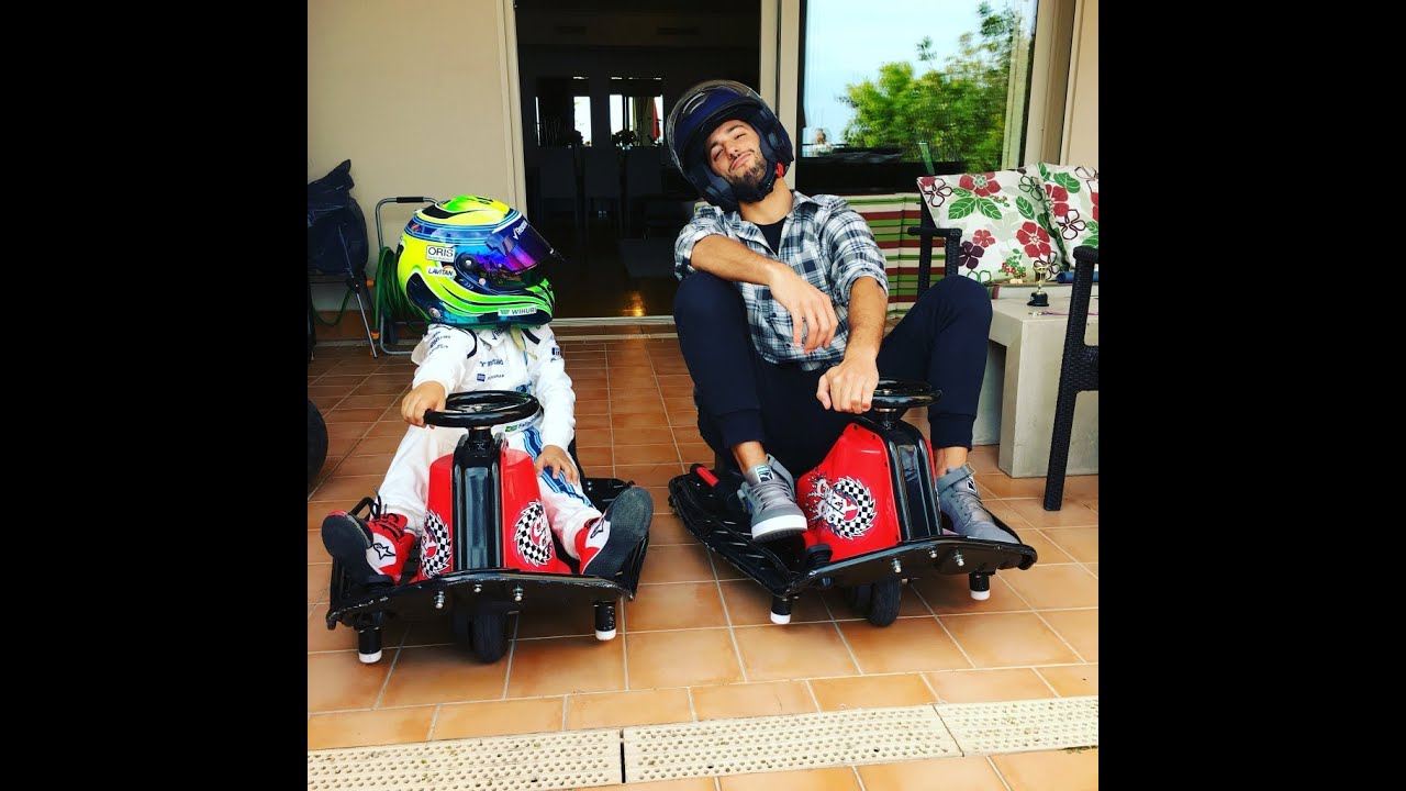 Felipinho Massa vs Daniel Ricciardo | Crazy Cart Race!
