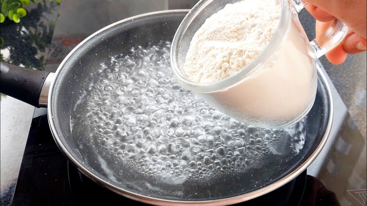 Просто в кипящую воду всыпать муку!Больше не покупаю в магазинах!Легко и вкусно