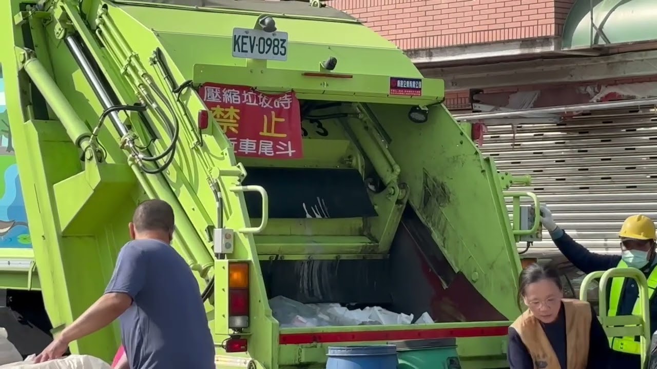 台南市安平區垃圾車KEV0983（台南唯一新甫邑播吹螺）