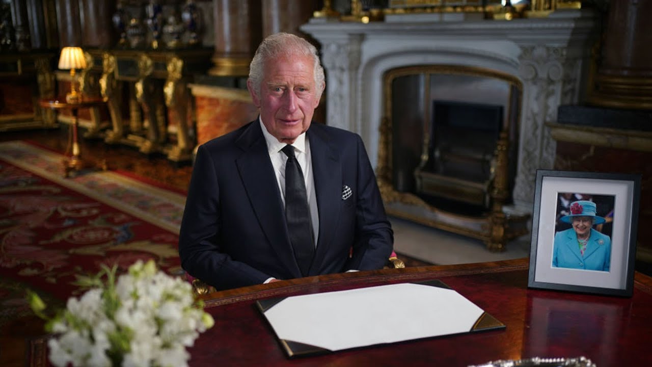 La emotiva despedida del rey Carlos III a su 