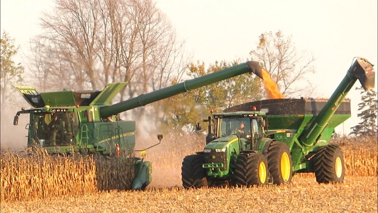 Corn Harvest 2020 | John Deere S790 Combine Harvesting Corn | Ontario, Canada